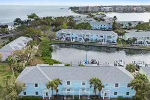 5075 Starfish Dr SE, Saint Petersburg, FL 33705 - Photo 1