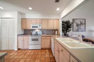 8003 Bardmoor Pl, Seminole, FL 33777 - Photo 12