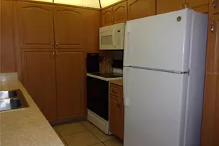 8525 111th St, Seminole, FL 33772 - Photo 4