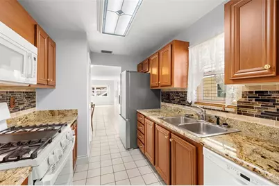 10038 62nd Terrace N #1, Saint Petersburg, FL 33708 - Photo 4