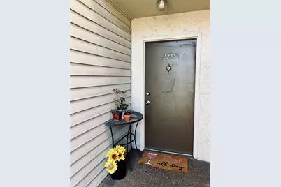 2213 65th Avenue N #2213, Saint Petersburg, FL 33702 - Photo 2