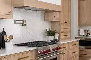 440 Capri Way NE, Saint Petersburg, FL 33704 - Photo 6