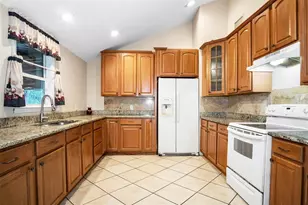 902 Estelle Ave, Brandon, FL 33511 - Photo 20