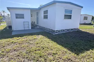 7258 Mt Jupiter Dr NE, Saint Petersburg, FL 33702 - Photo 16