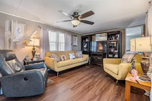 37246 Eileen Ave, Zephyrhills, FL 33542 - Photo 14