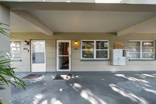 426 32nd Ave N, Saint Petersburg, FL 33704 - Photo 2