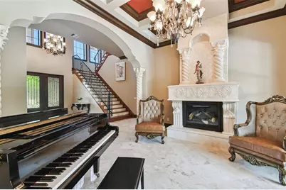 17005 Madres De Avila, Tampa, FL 33613 - Photo 8