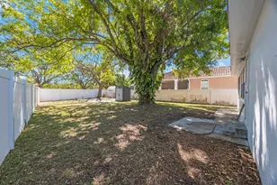 6711 3rd St N, Saint Petersburg, FL 33702 - Photo 32