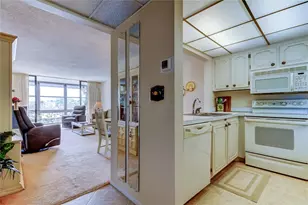 14130 Rosemary Ln, Largo, FL 33774 - Photo 8