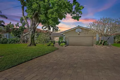 1344 Monterey Boulevard NE, Saint Petersburg, FL 33704 - Photo 2