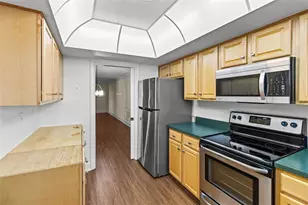 131 Bluff View Dr, Belleair Bluffs, FL 33770 - Photo 4