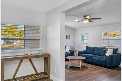 7202 8th Avenue N, Saint Petersburg, FL 33710 - Photo 6