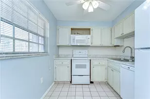 10190 Imperial Point Dr W, Largo, FL 33774 - Photo 14