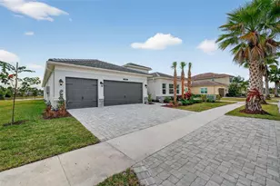 32212 Mahogany Valley Dr, Wesley Chapel, FL 33543 - Photo 2