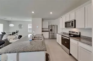 17006 Wave Tressle Pl, Wimauma, FL 33598 - Photo 6