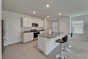 17006 Wave Tressle Pl, Wimauma, FL 33598 - Photo 4