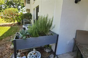 1960 Lakewood Club Dr S, Saint Petersburg, FL 33712 - Photo 4