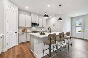 2836 Marrakesh Ln, Sarasota, FL 34234 - Photo 4