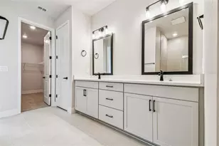 2836 Marrakesh Ln, Sarasota, FL 34234 - Photo 20