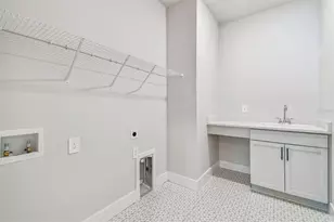 2836 Marrakesh Ln, Sarasota, FL 34234 - Photo 24