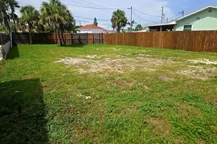 432 S Bayshore Dr, Madeira Beach, FL 33708 - Photo 1