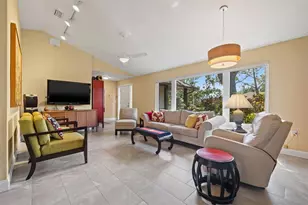 7201 15th Ct NE, Saint Petersburg, FL 33702 - Photo 6