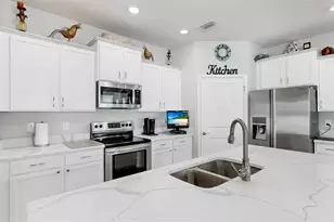 13749 Hunting Creek Pl, Spring Hill, FL 34609 - Photo 6