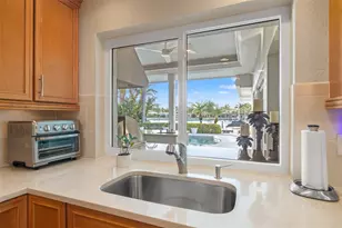 935 Eden Isle Dr NE, Saint Petersburg, FL 33704 - Photo 24