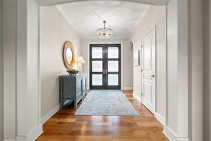 935 Eden Isle Dr NE, Saint Petersburg, FL 33704 - Photo 10