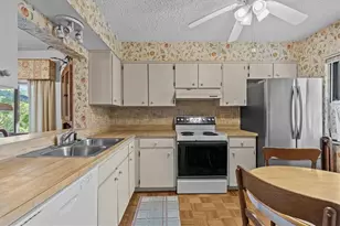 1800 Mariner Dr, Tarpon Springs, FL 34689 - Photo 12