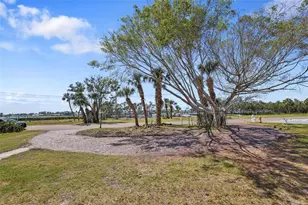 636 Sunset Dr S, Saint Petersburg, FL 33707 - Photo 16