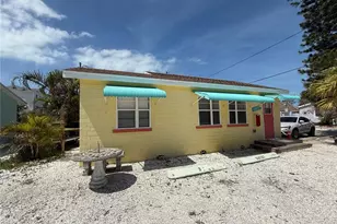 8050 Bayshore Dr, Treasure Island, FL 33706 - Photo 1