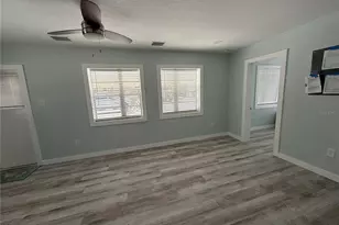 8050 Bayshore Dr, Treasure Island, FL 33706 - Photo 10