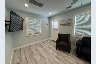 8050 Bayshore Drive, Treasure Island, FL 33706 - Photo 8