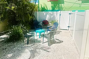 8050 Bayshore Dr, Treasure Island, FL 33706 - Photo 4