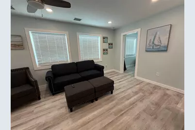 8050 Bayshore Drive, Treasure Island, FL 33706 - Photo 10