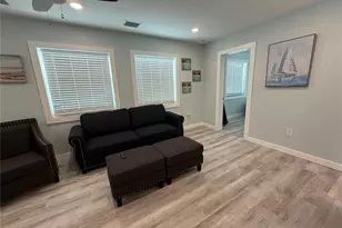 8050 Bayshore Dr, Treasure Island, FL 33706 - Photo 10