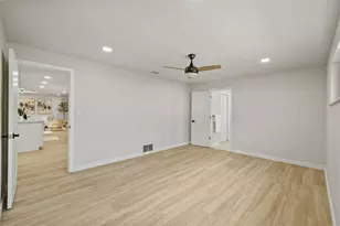1905 Oro Ct, Clearwater, FL 33764 - Photo 14