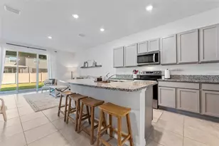 33105 Major Oak Dr, Wesley Chapel, FL 33545 - Photo 6