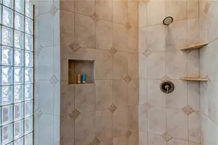 1661 Seabreeze Dr, Tarpon Springs, FL 34689 - Photo 34