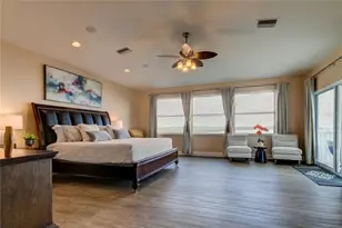 1661 Seabreeze Dr, Tarpon Springs, FL 34689 - Photo 28