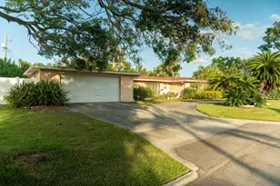 631 Luzon Ave, Tampa, FL 33606 - Photo 2