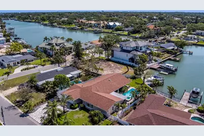 909 Oakwood Drive, Largo, FL 33770 - Photo 8