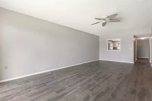 942 Capri Isles Blvd, Venice, FL 34292 - Photo 8