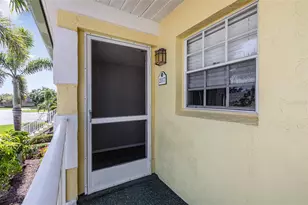 942 Capri Isles Blvd, Venice, FL 34292 - Photo 2