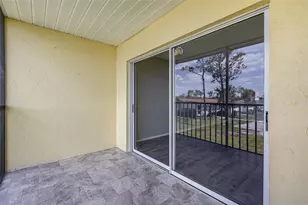 942 Capri Isles Blvd, Venice, FL 34292 - Photo 16