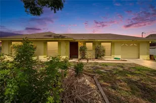 814 Seabreeze Dr, Ruskin, FL 33570 - Photo 2