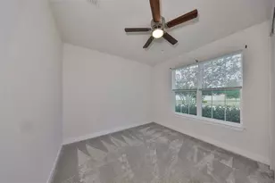 36959 Highland Mdws Ct, Zephyrhills, FL 33542 - Photo 4