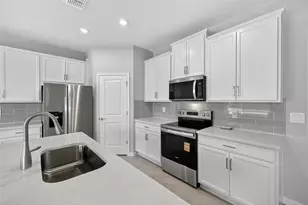 31350 Pendleton Lndg Cir, Wesley Chapel, FL 33545 - Photo 10