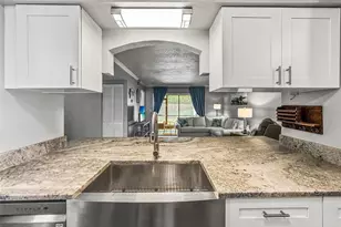 10100 Sailwinds Blvd N, Largo, FL 33773 - Photo 8